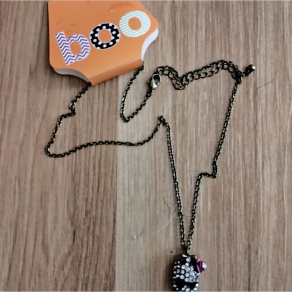 Skull with Rhinestone and Flower Necklace NWT by boo - Picture 2 of 7